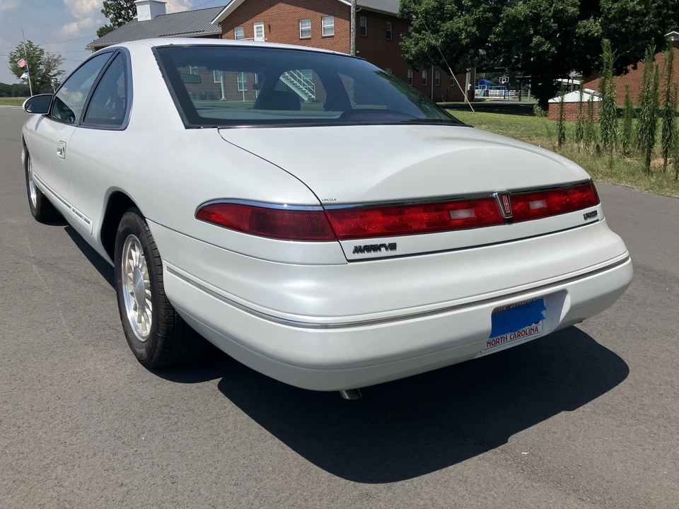 1994 Lincoln Continental 8th Gen - Image 5 of 31