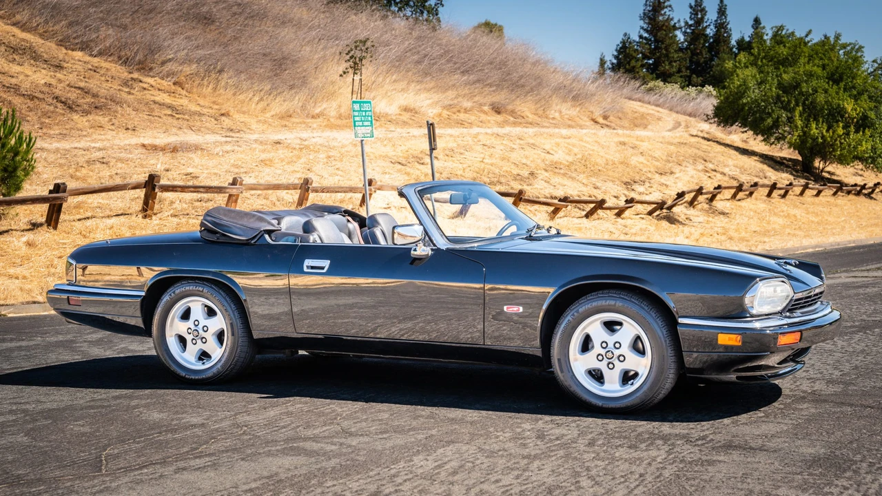 1995 Jaguar XJS Convertible - Image 2 of 31