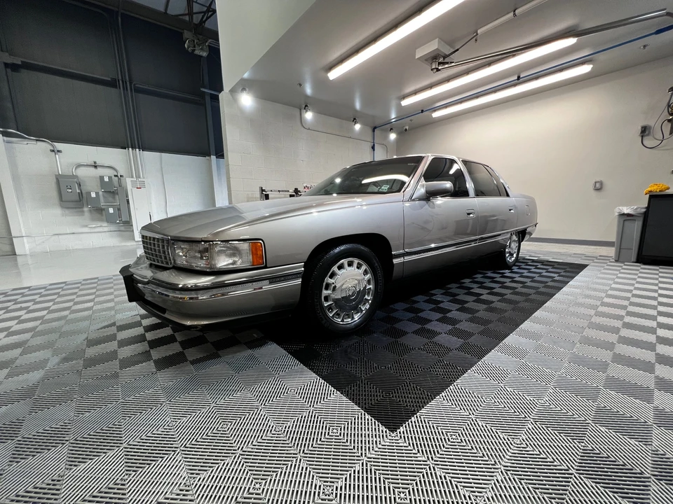 1996 Cadillac DeVille 7th Gen - Image 12 of 31