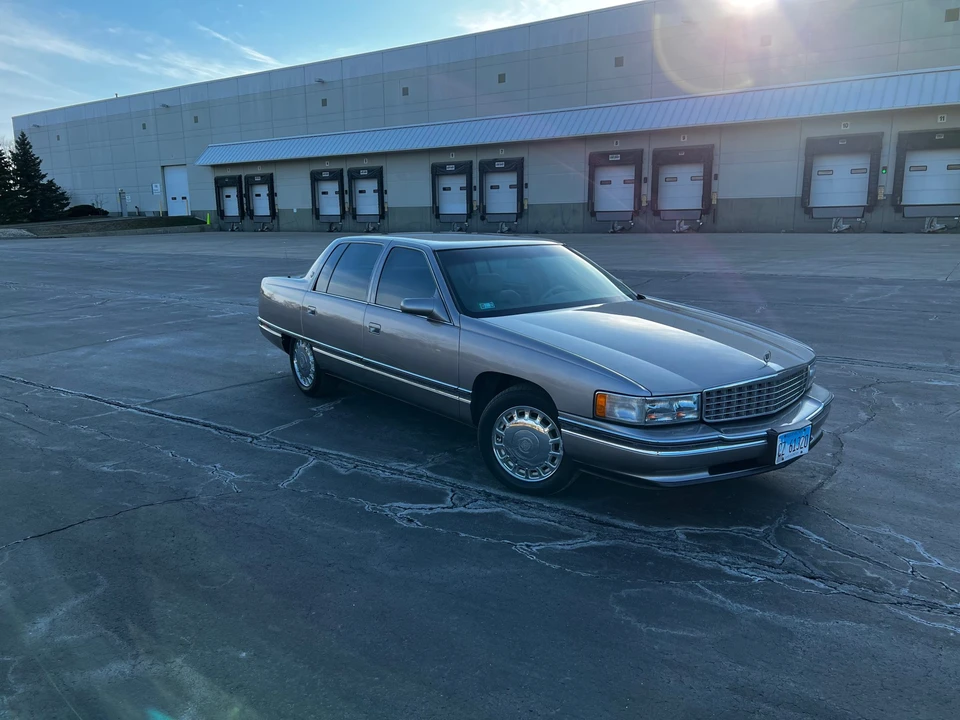 1996 Cadillac DeVille 7th Gen - Image 8 of 31