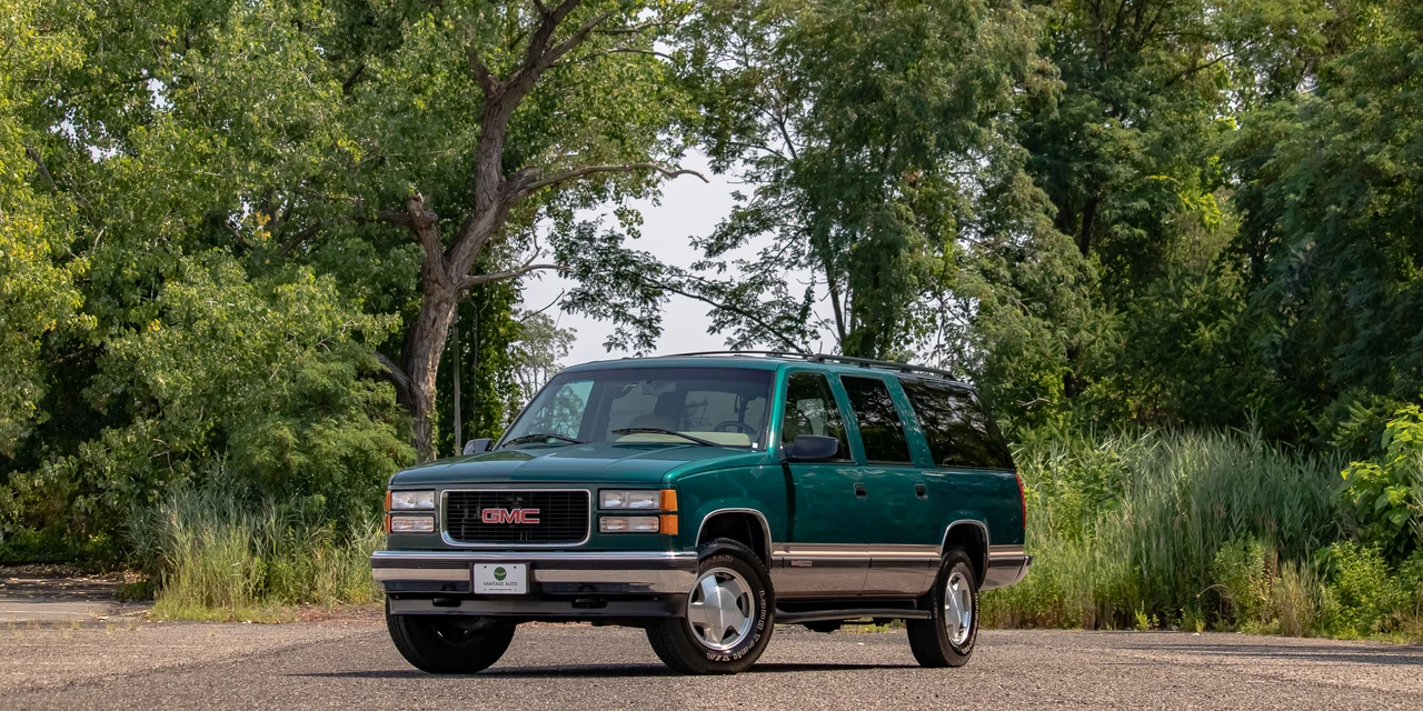 1996 GMC Suburban 8th Gen - Image 3 of 31