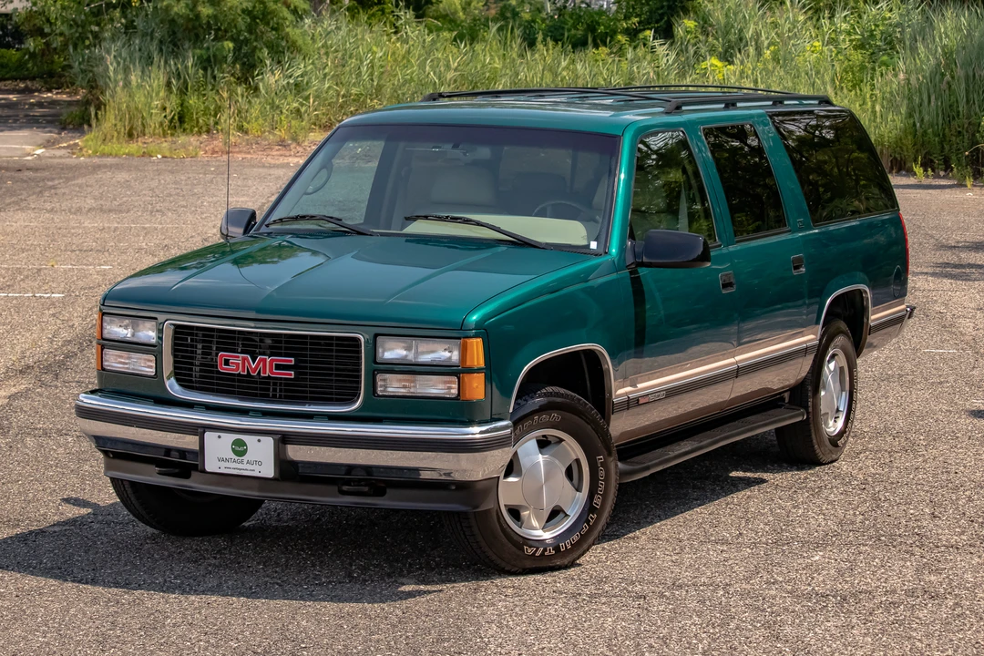 1996 GMC Suburban 8th Gen - Image 2 of 31