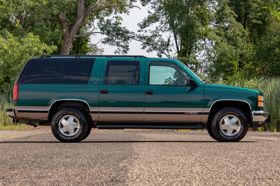 1996 GMC Suburban 8th Gen - Image 14 of 31