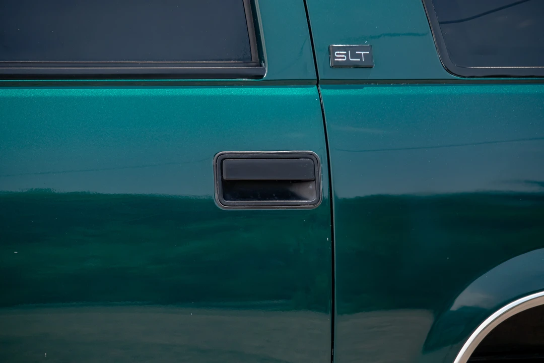 1996 GMC Suburban 8th Gen - Image 27 of 31