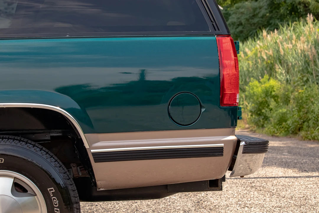 1996 GMC Suburban 8th Gen - Image 24 of 31