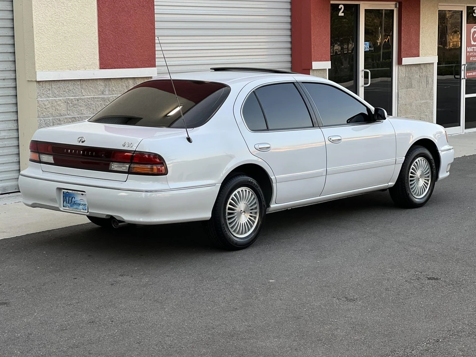 1996 Infiniti I30 1st Gen - Image 17 of 31