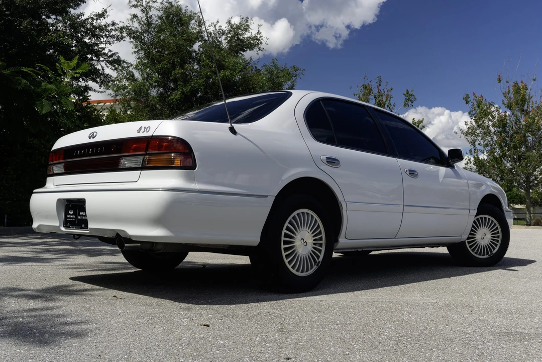 1996 Infiniti I30 1st Gen - Image 10 of 31