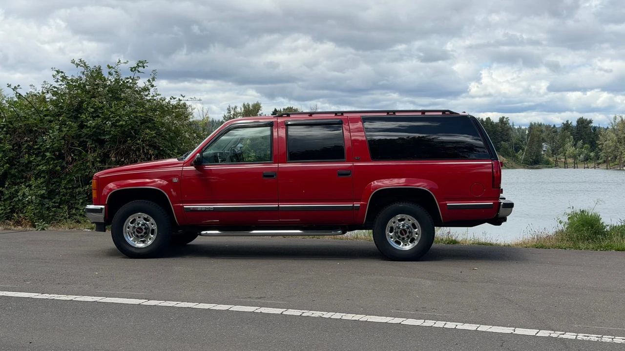 1997 GMC Suburban 8th Gen - Image 25 of 31