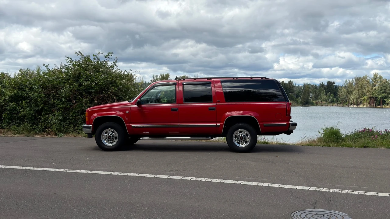 1997 GMC Suburban 8th Gen - Image 26 of 31