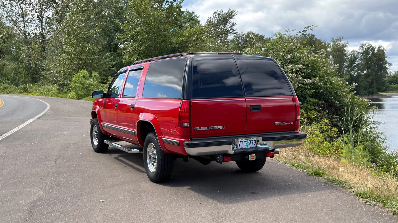 1997 GMC Suburban 8th Gen - Image 22 of 31