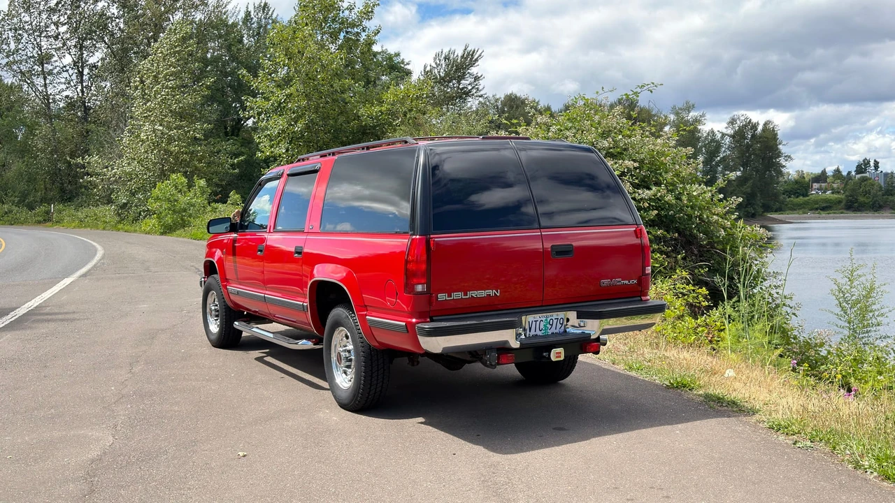 1997 GMC Suburban 8th Gen - Image 23 of 31