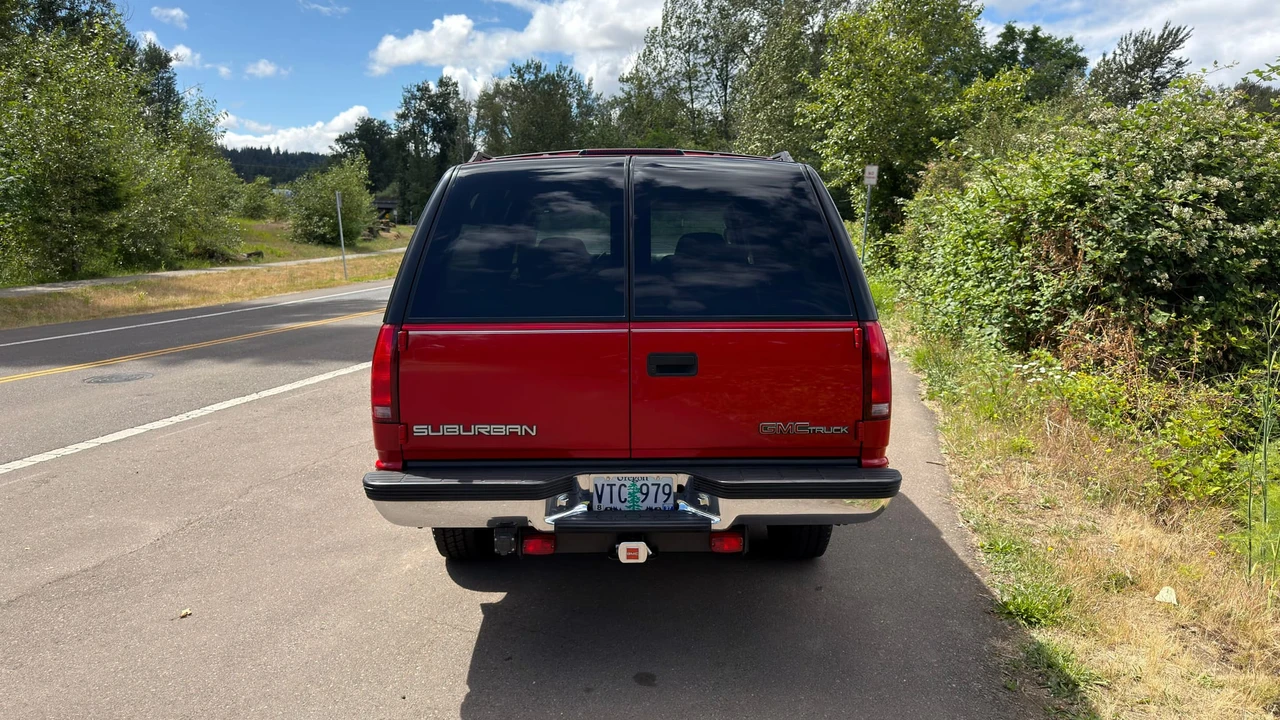 1997 GMC Suburban 8th Gen - Image 19 of 31