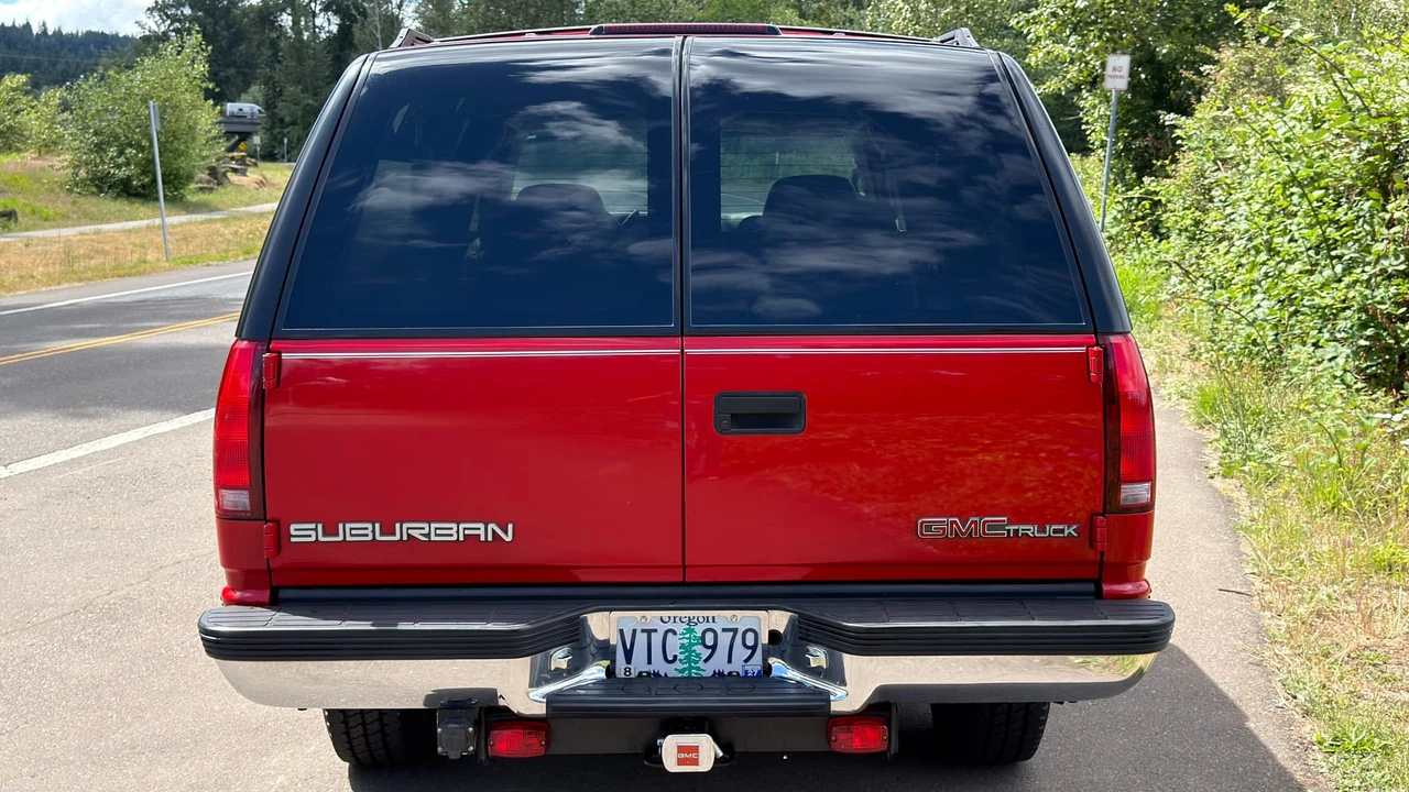 1997 GMC Suburban 8th Gen - Image 21 of 31