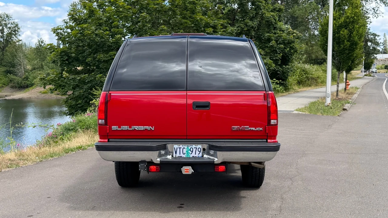 1997 GMC Suburban 8th Gen - Image 20 of 31