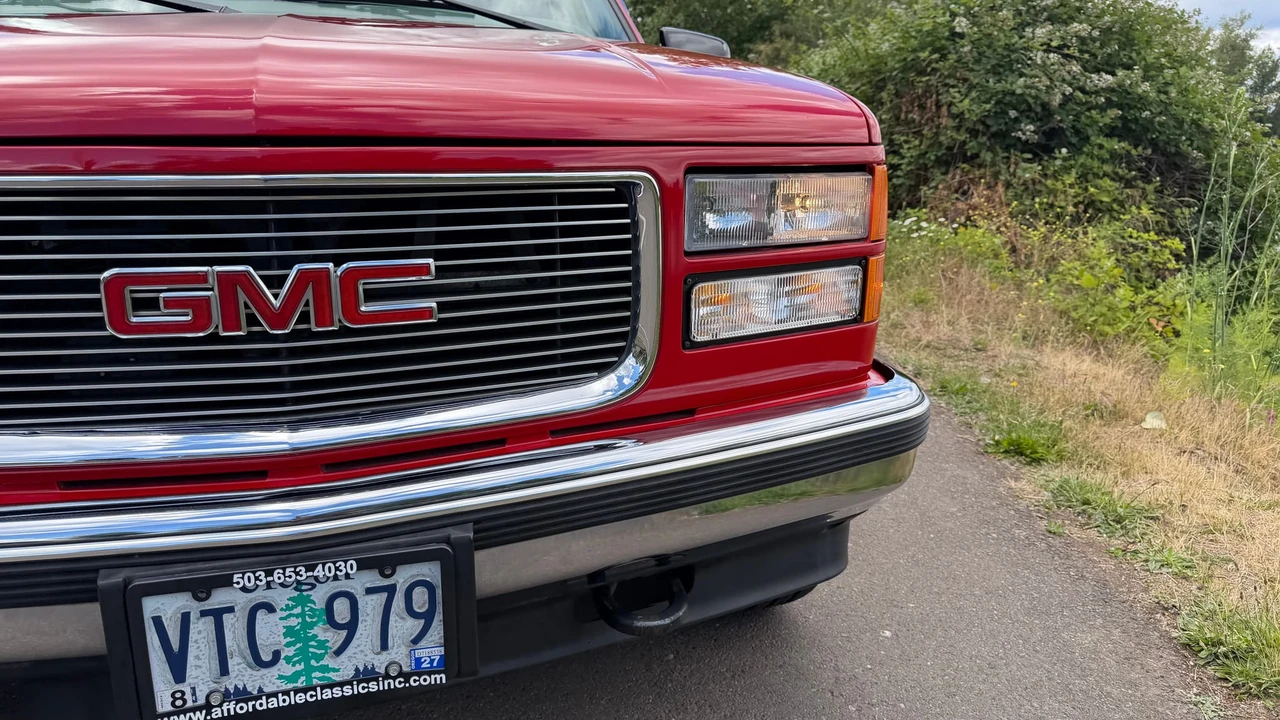 1997 GMC Suburban 8th Gen - Image 29 of 31