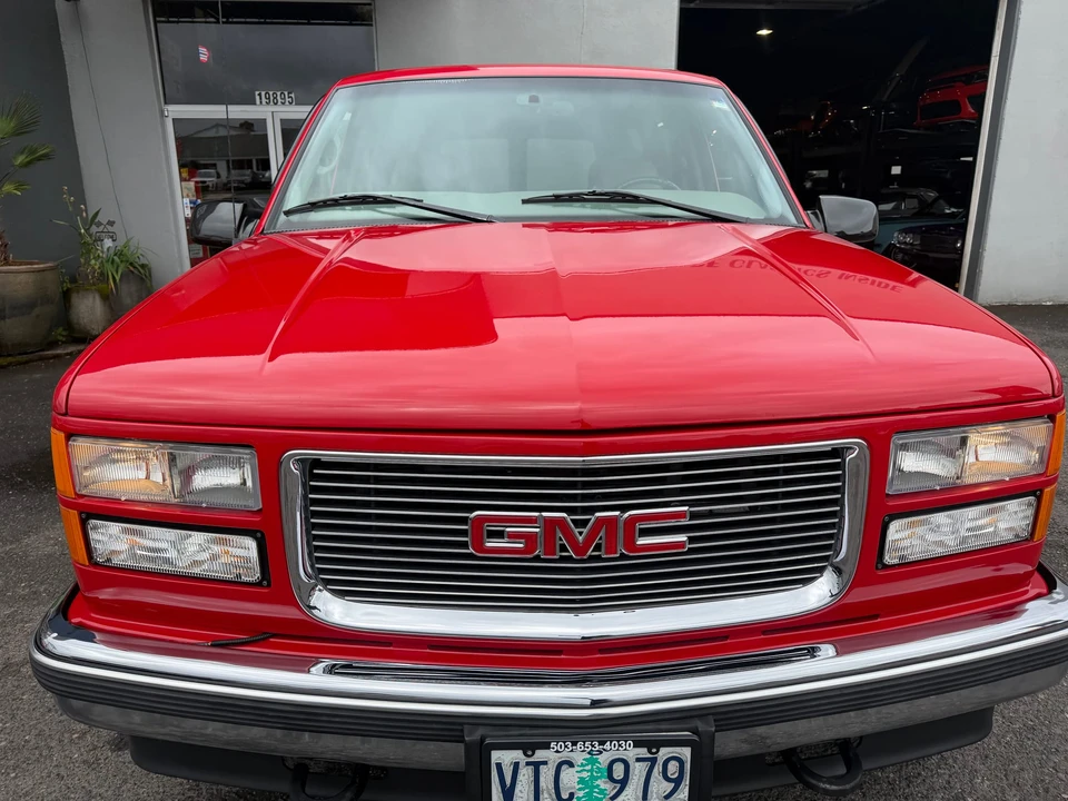 1997 GMC Suburban 8th Gen - Image 27 of 31