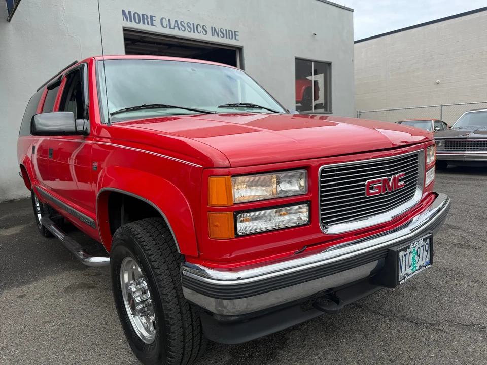 1997 GMC Suburban 8th Gen - Image 5 of 31