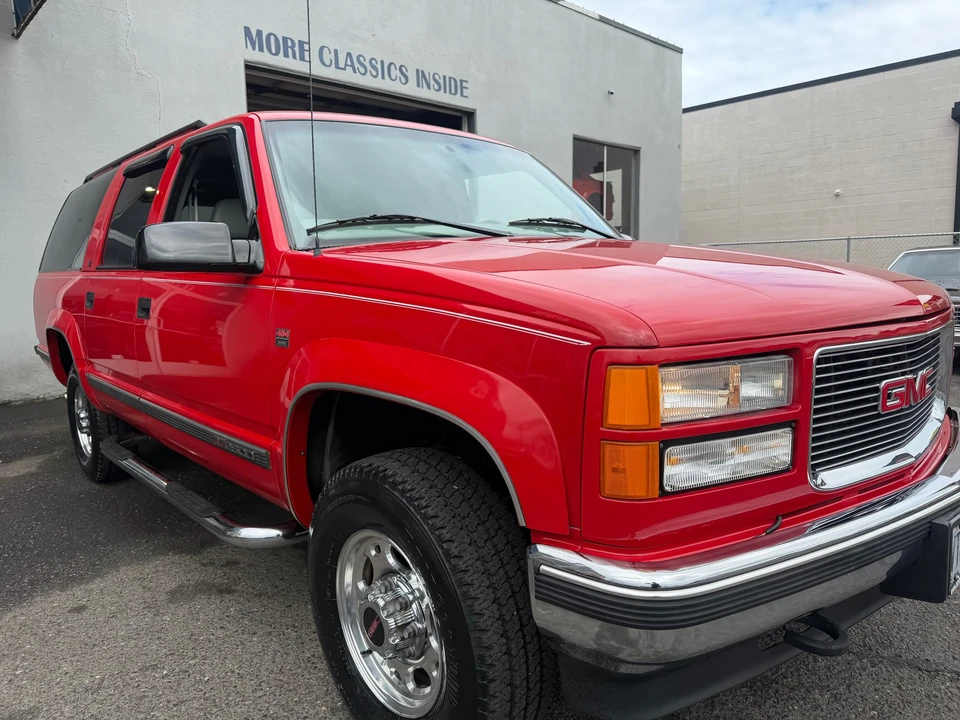 1997 GMC Suburban 8th Gen - Image 6 of 31