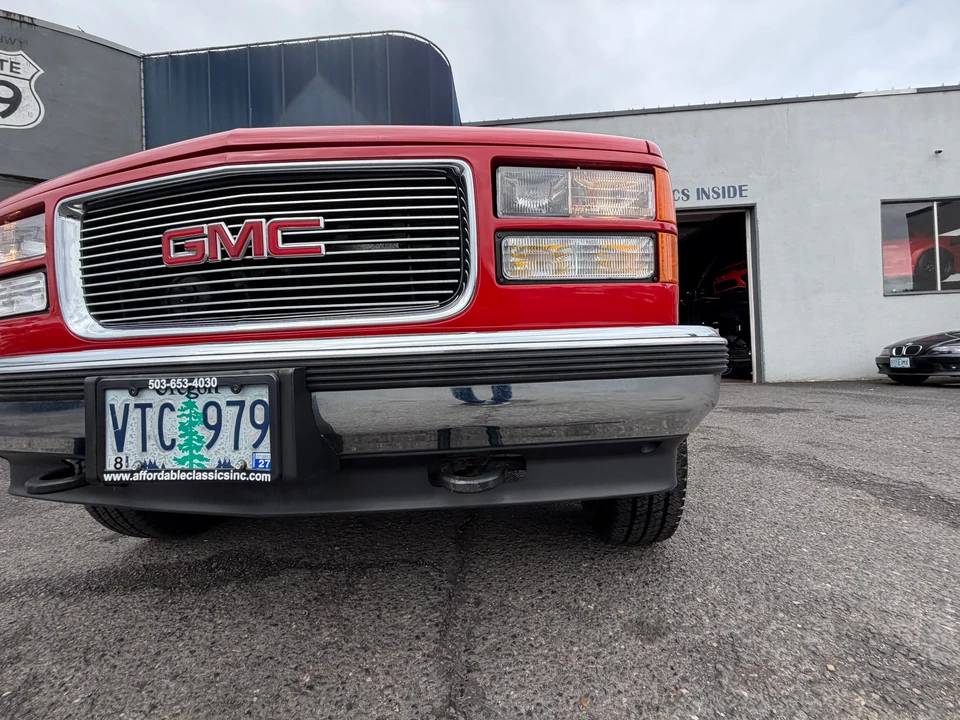1997 GMC Suburban 8th Gen - Image 28 of 31