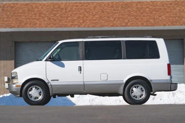 2000 Chevrolet Astro - Image 3 of 8