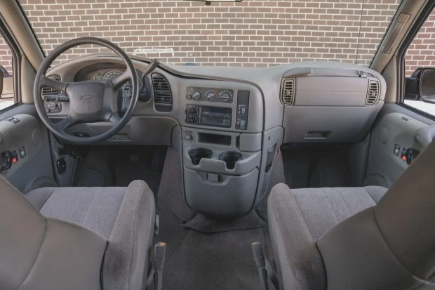 2000 Chevrolet Astro - Image 6 of 8