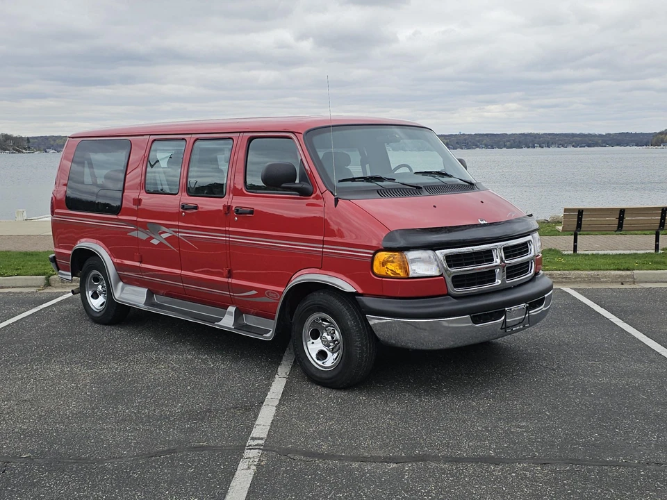 2001 Dodge Ram Van - Image 15 of 31