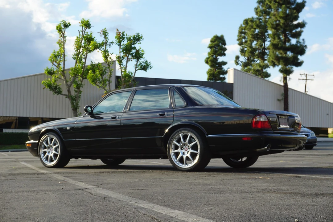 2002 Jaguar X308 XJR - Image 16 of 31