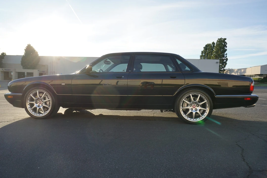 2002 Jaguar X308 XJR - Image 13 of 31