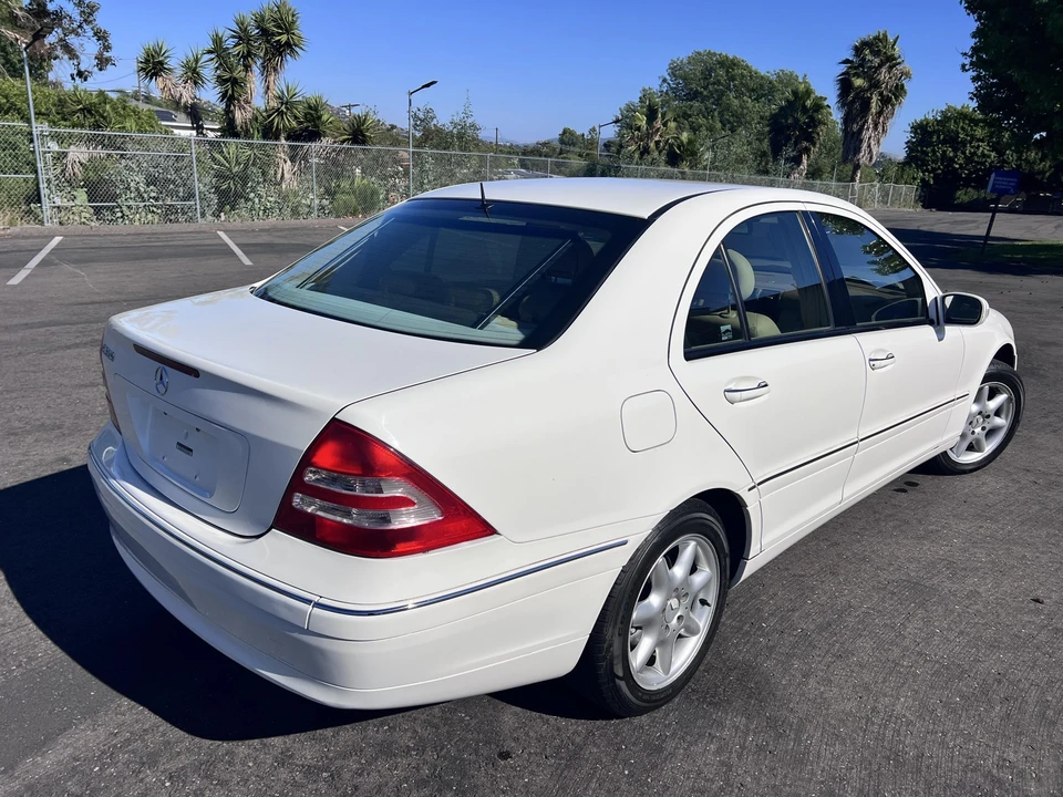2002 Mercedes-Benz W203 C-Class - Image 11 of 31