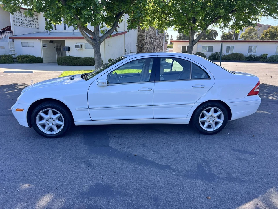 2002 Mercedes-Benz W203 C-Class - Image 16 of 31