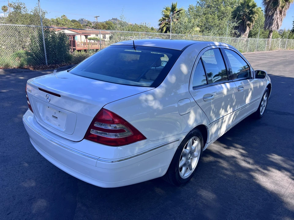 2002 Mercedes-Benz W203 C-Class - Image 12 of 31