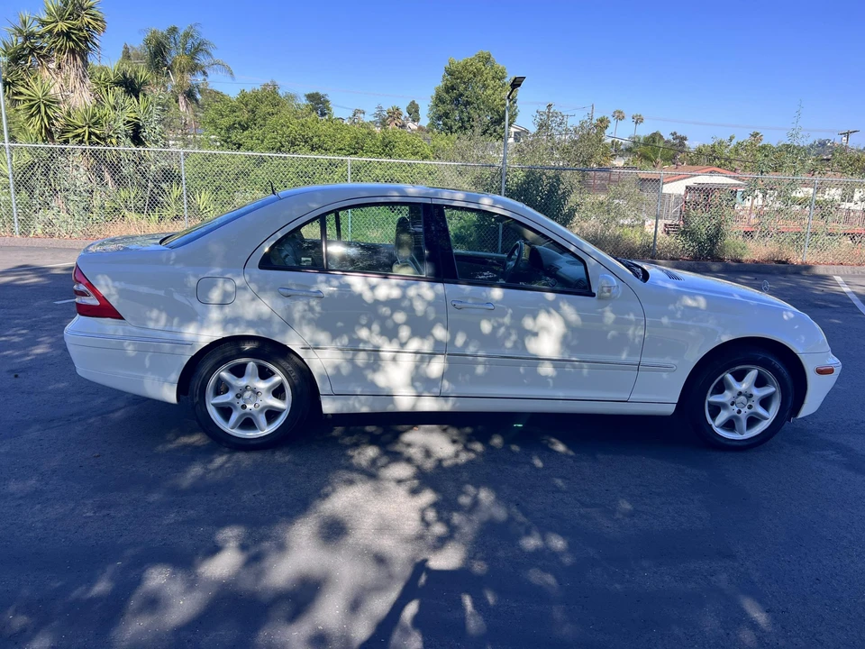 2002 Mercedes-Benz W203 C-Class - Image 13 of 31