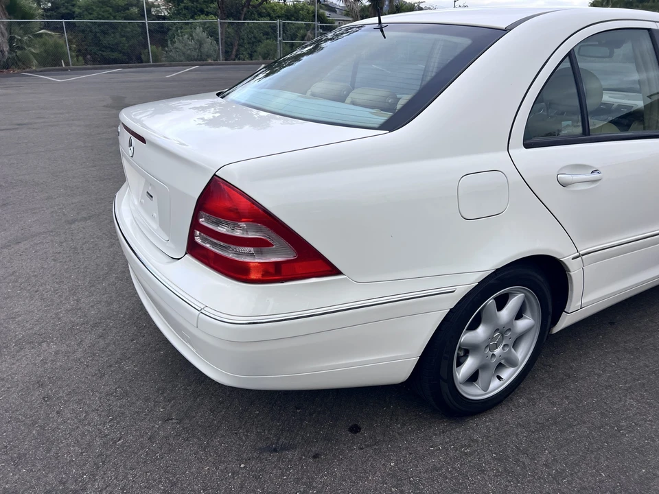 2002 Mercedes-Benz W203 C-Class - Image 23 of 31