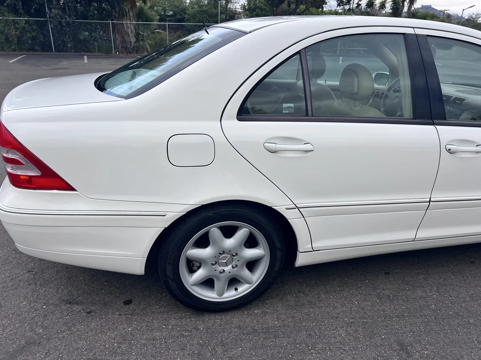 2002 Mercedes-Benz W203 C-Class - Image 24 of 31