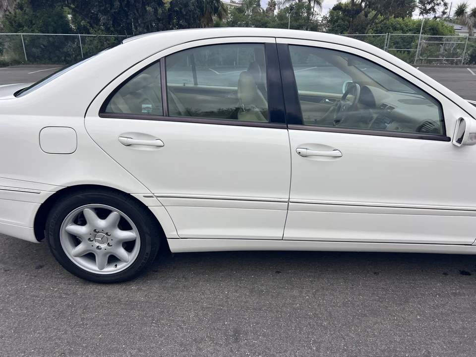 2002 Mercedes-Benz W203 C-Class - Image 25 of 31