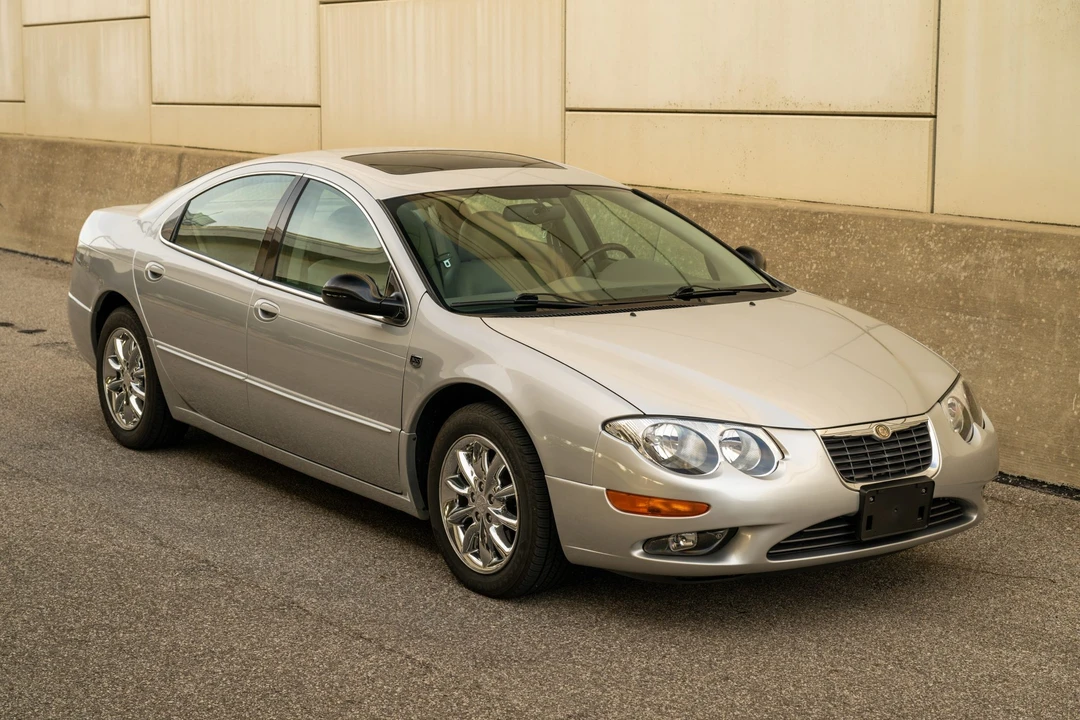 2004 Chrysler 300 - Image 16 of 31