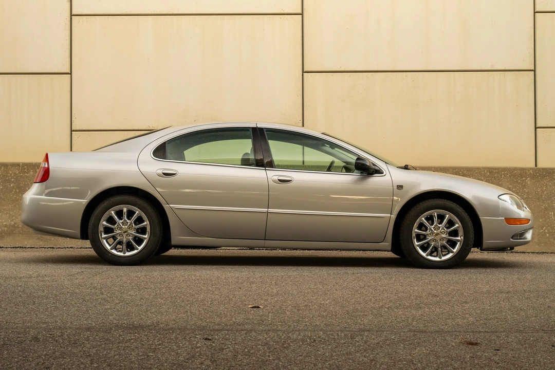 2004 Chrysler 300 - Image 14 of 31