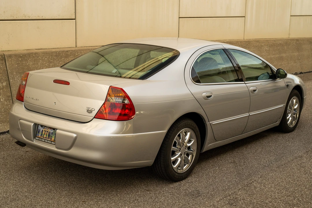 2004 Chrysler 300 - Image 13 of 31