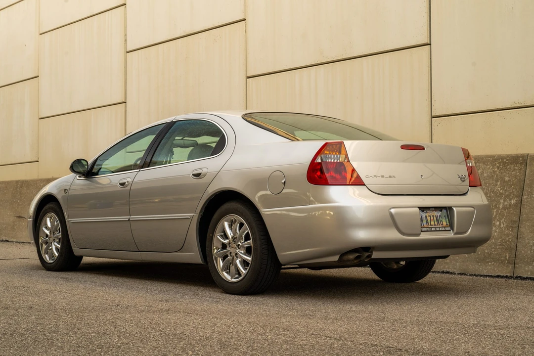 2004 Chrysler 300 - Image 8 of 31