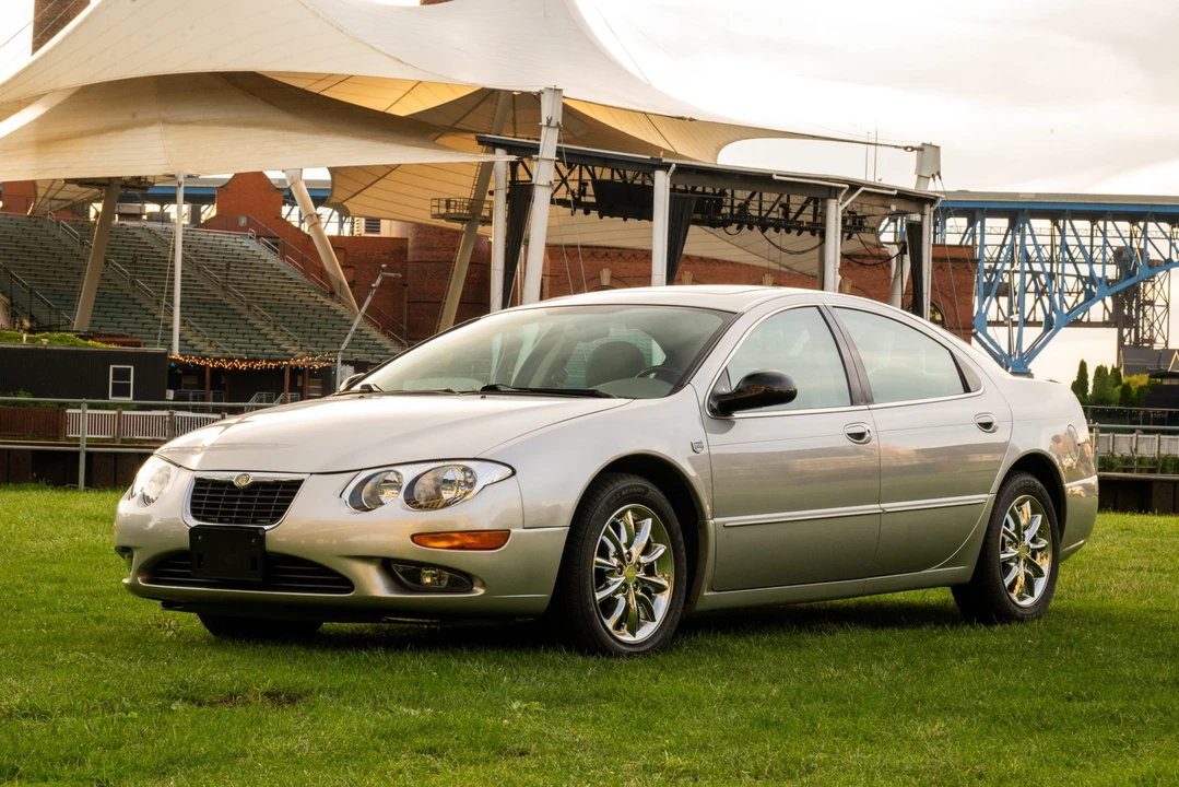 2004 Chrysler 300 - Image 2 of 31