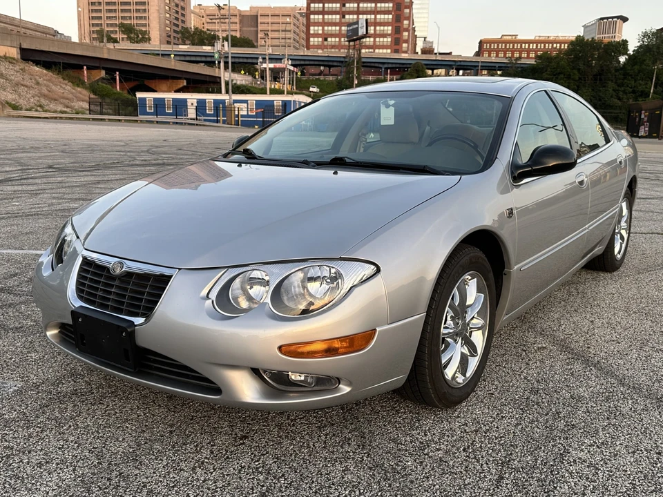 2004 Chrysler 300 - Image 18 of 31