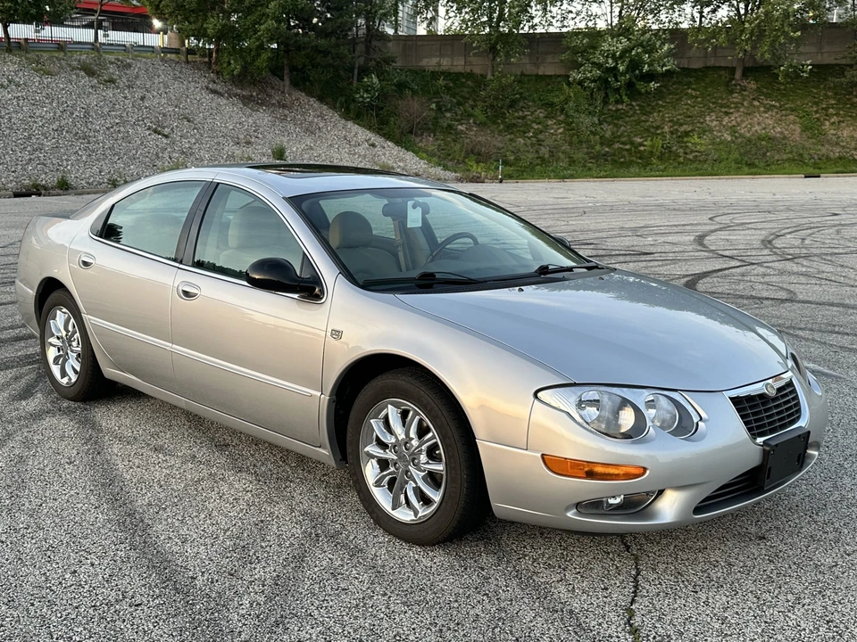 2004 Chrysler 300 - Image 26 of 31
