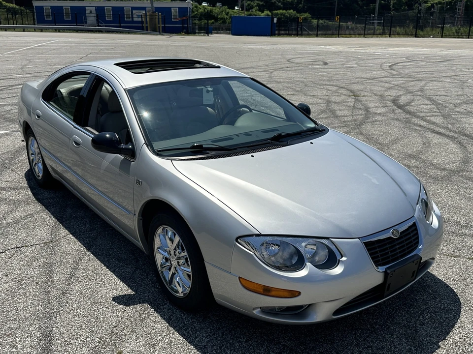2004 Chrysler 300 - Image 27 of 31