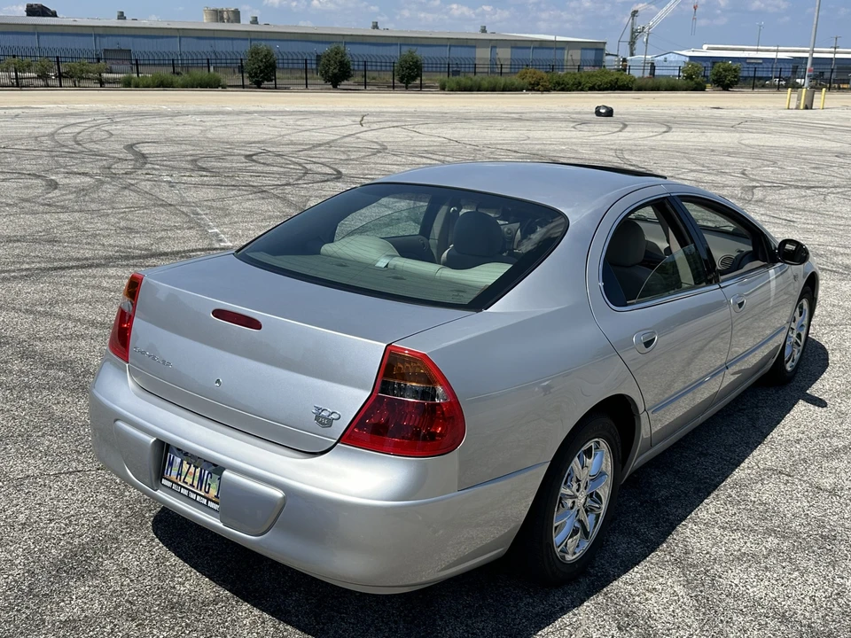 2004 Chrysler 300 - Image 24 of 31