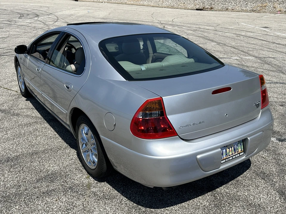 2004 Chrysler 300 - Image 21 of 31