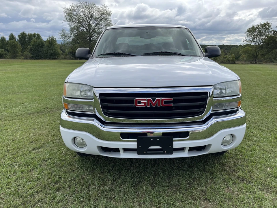 2004 GMC Sierra 2nd Gen - Image 3 of 31