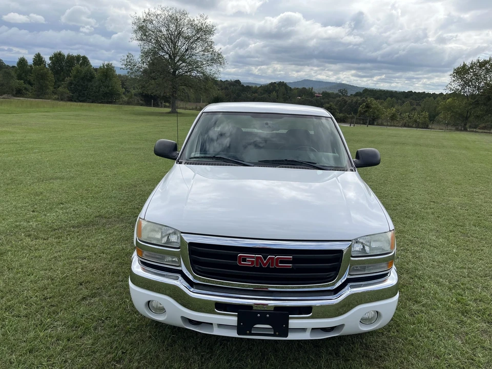2004 GMC Sierra 2nd Gen - Image 4 of 31