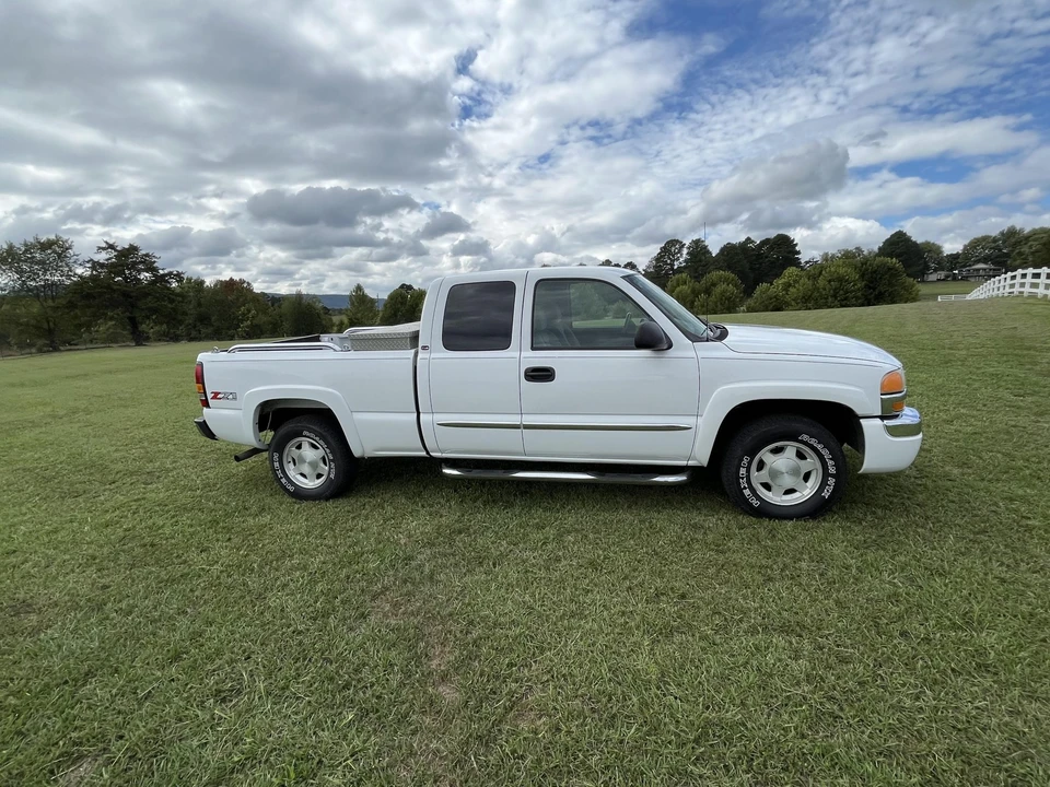 2004 GMC Sierra 2nd Gen - Image 22 of 31
