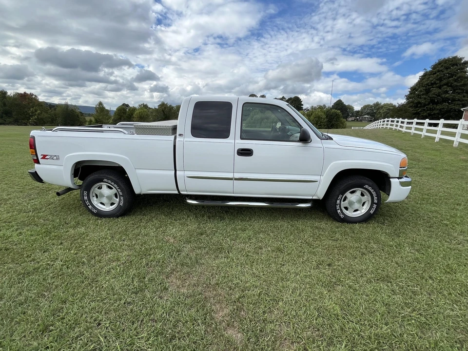 2004 GMC Sierra 2nd Gen - Image 21 of 31