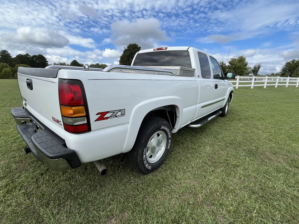 2004 GMC Sierra 2nd Gen - Image 17 of 31